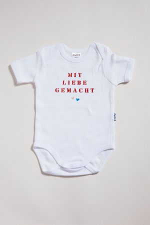 Mit Liebe gemacht- Strampler aus weisser Biobaumwolle von Elternhaus